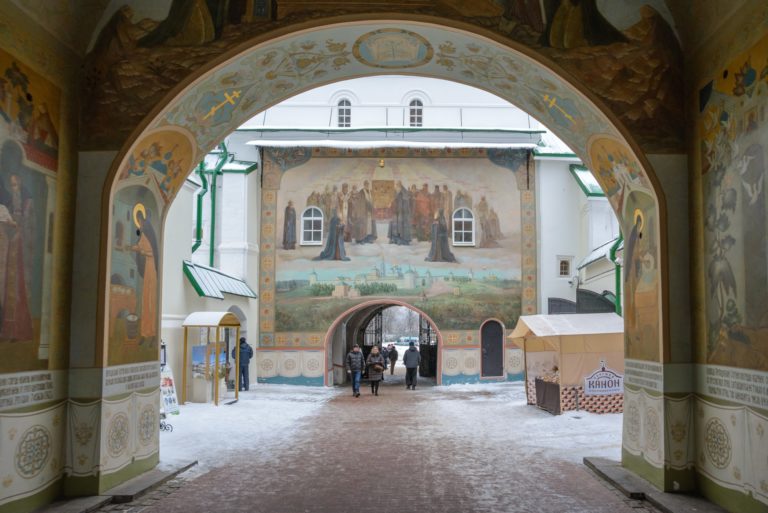 Высокопетровский монастырь трапезная Церковь